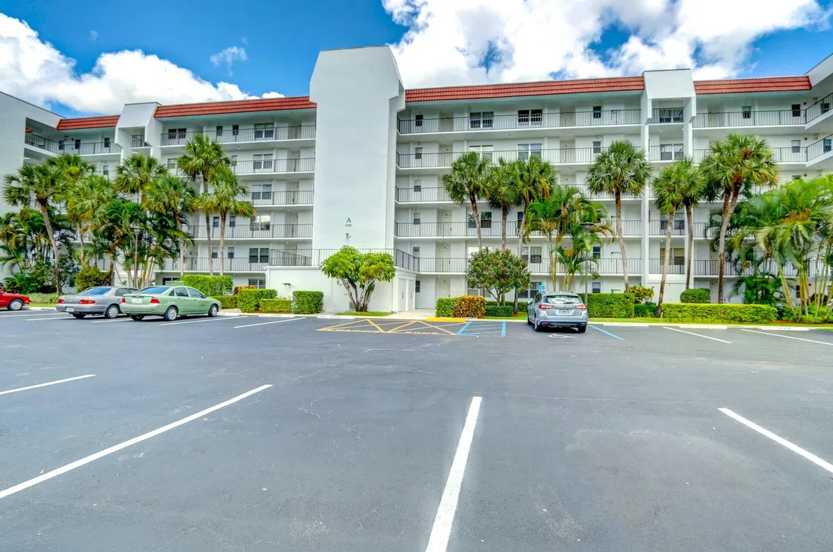 Unit 502 photo 28