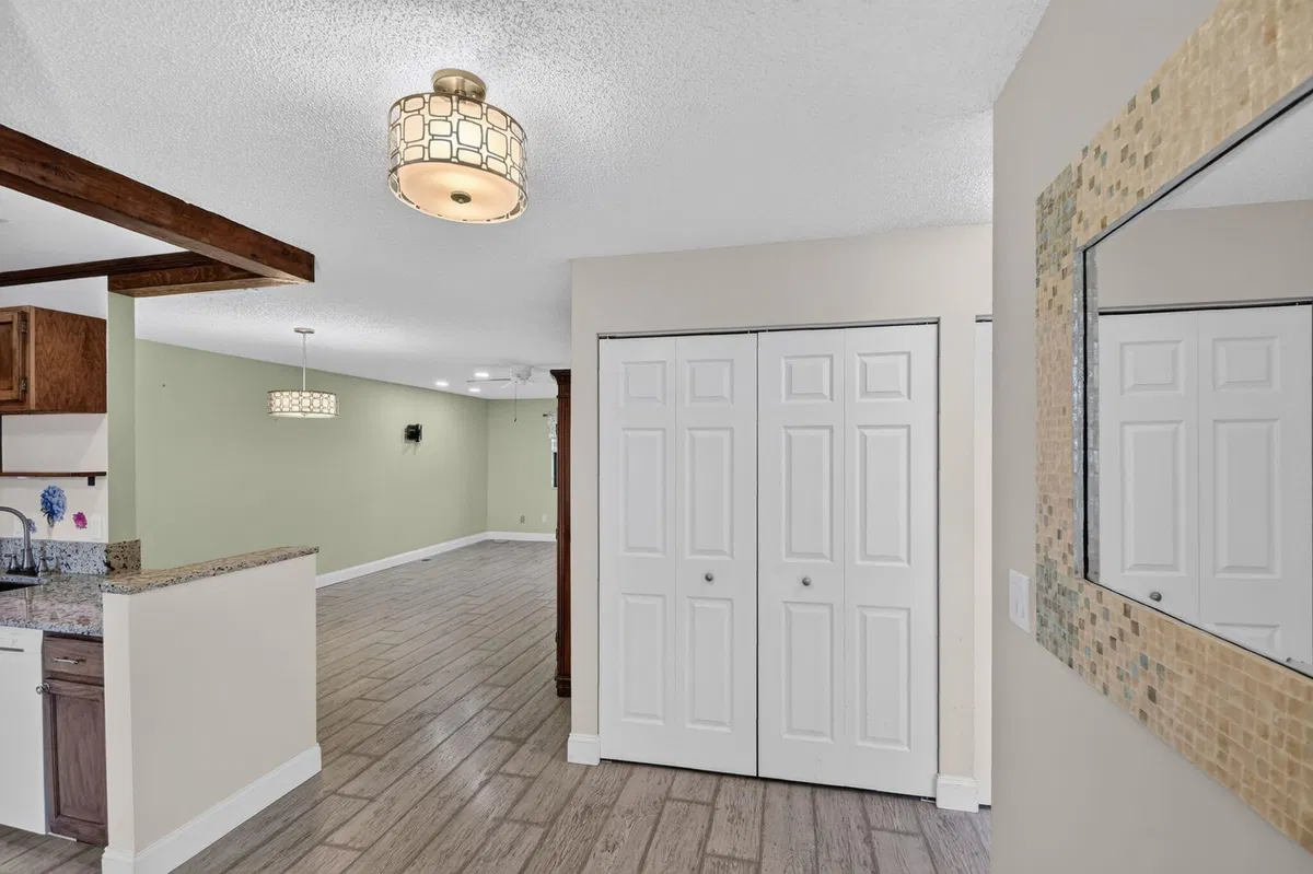 Residence photo 7