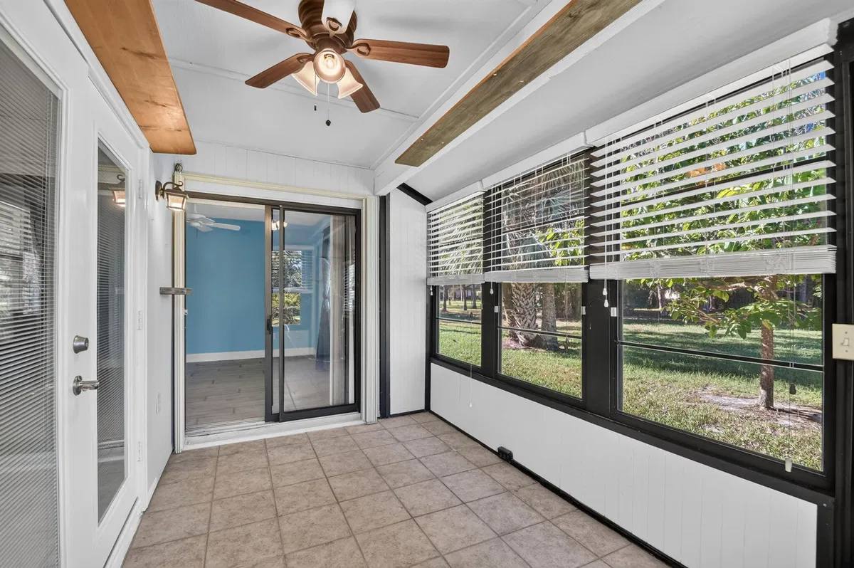 Residence photo 37