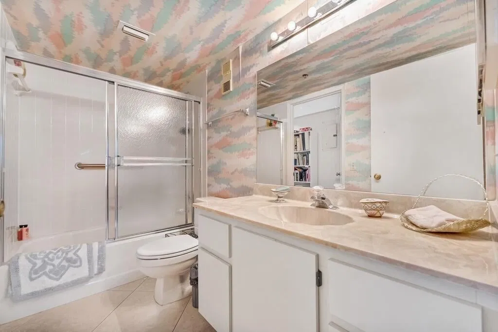  Unit 502 photo 25