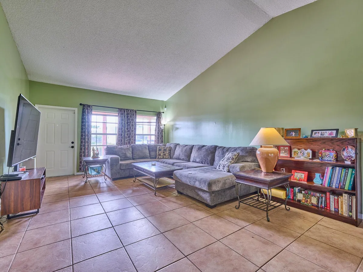  Residence photo 25