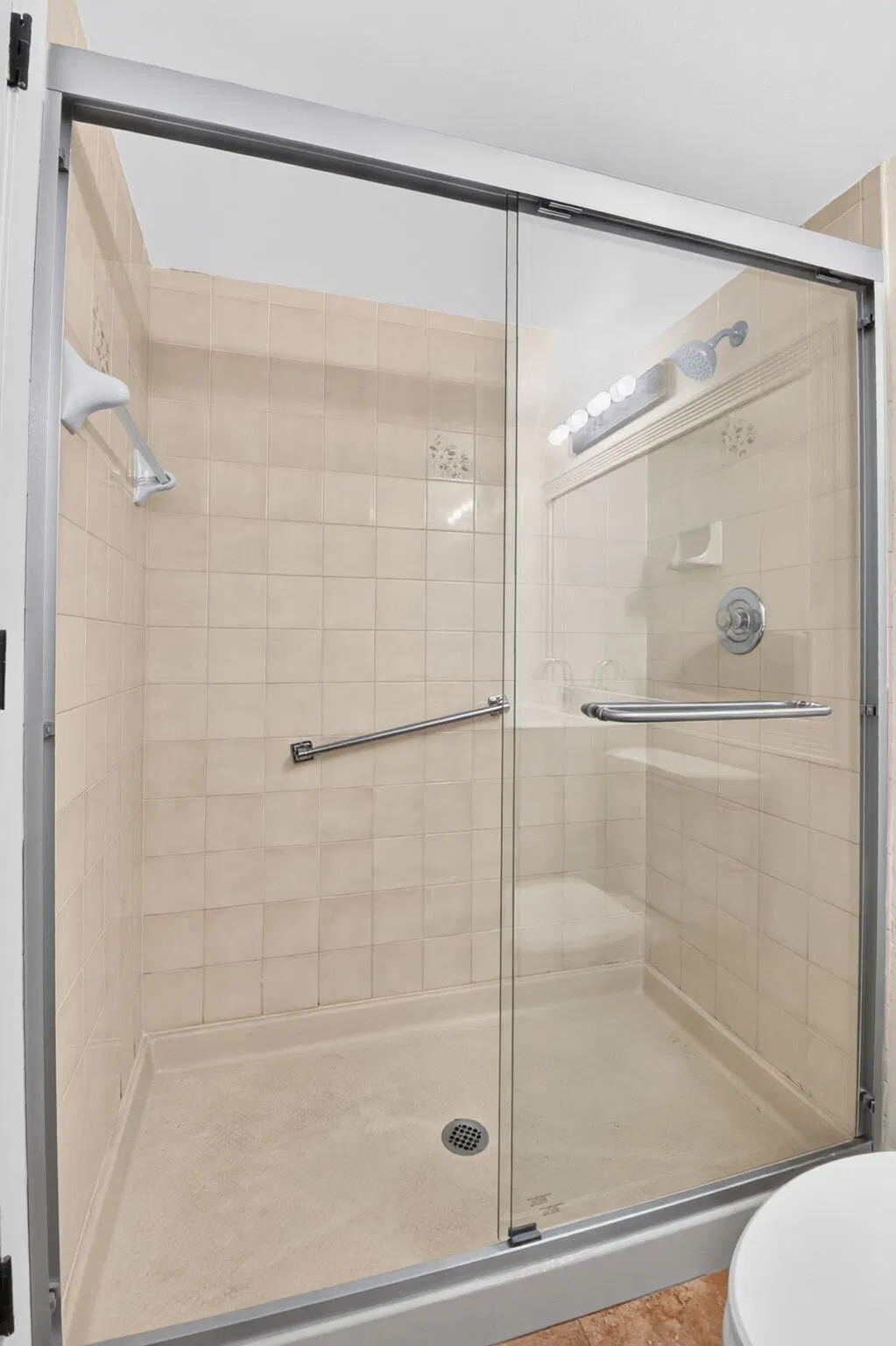  Unit E2 photo 22