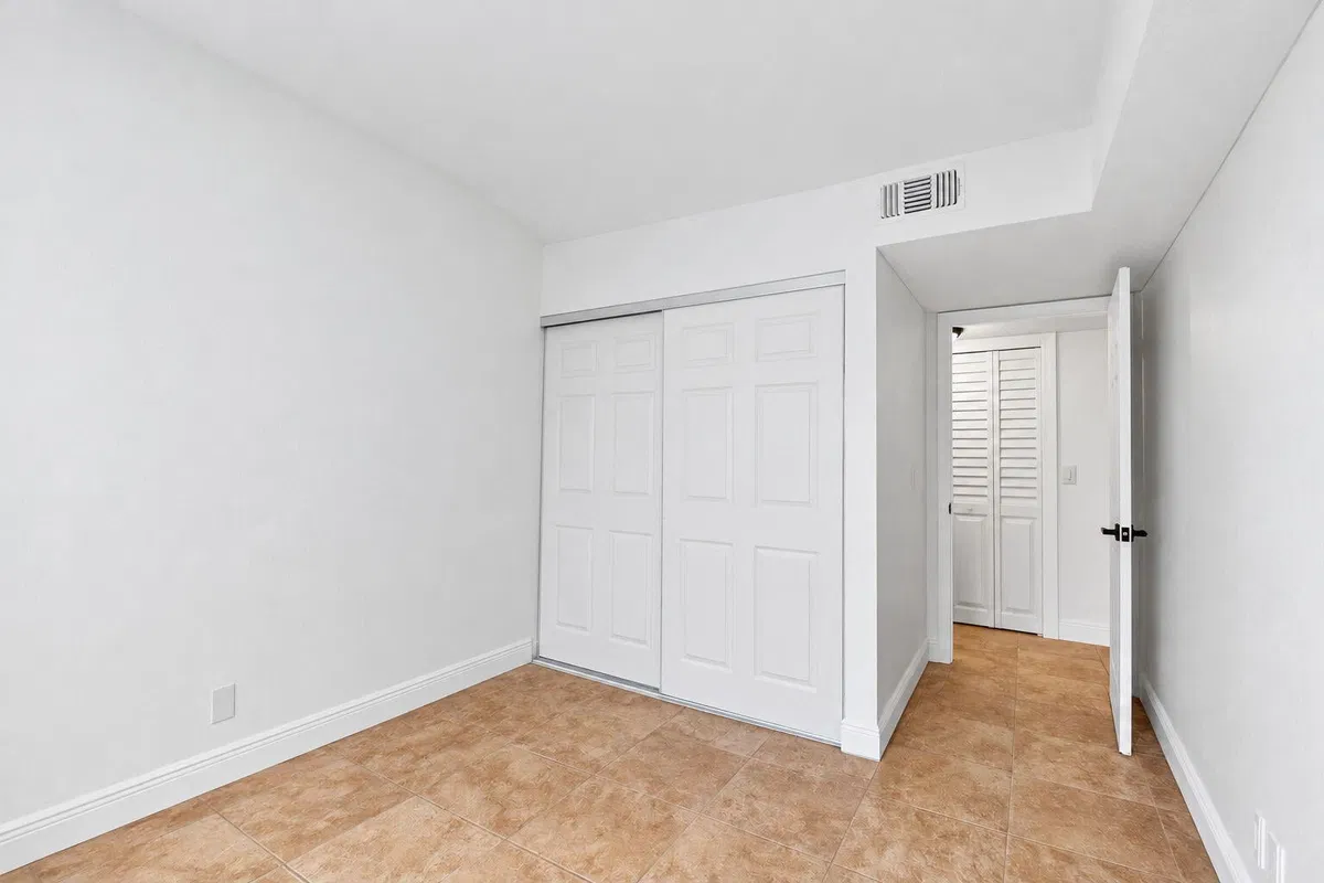  Unit E2 photo 25