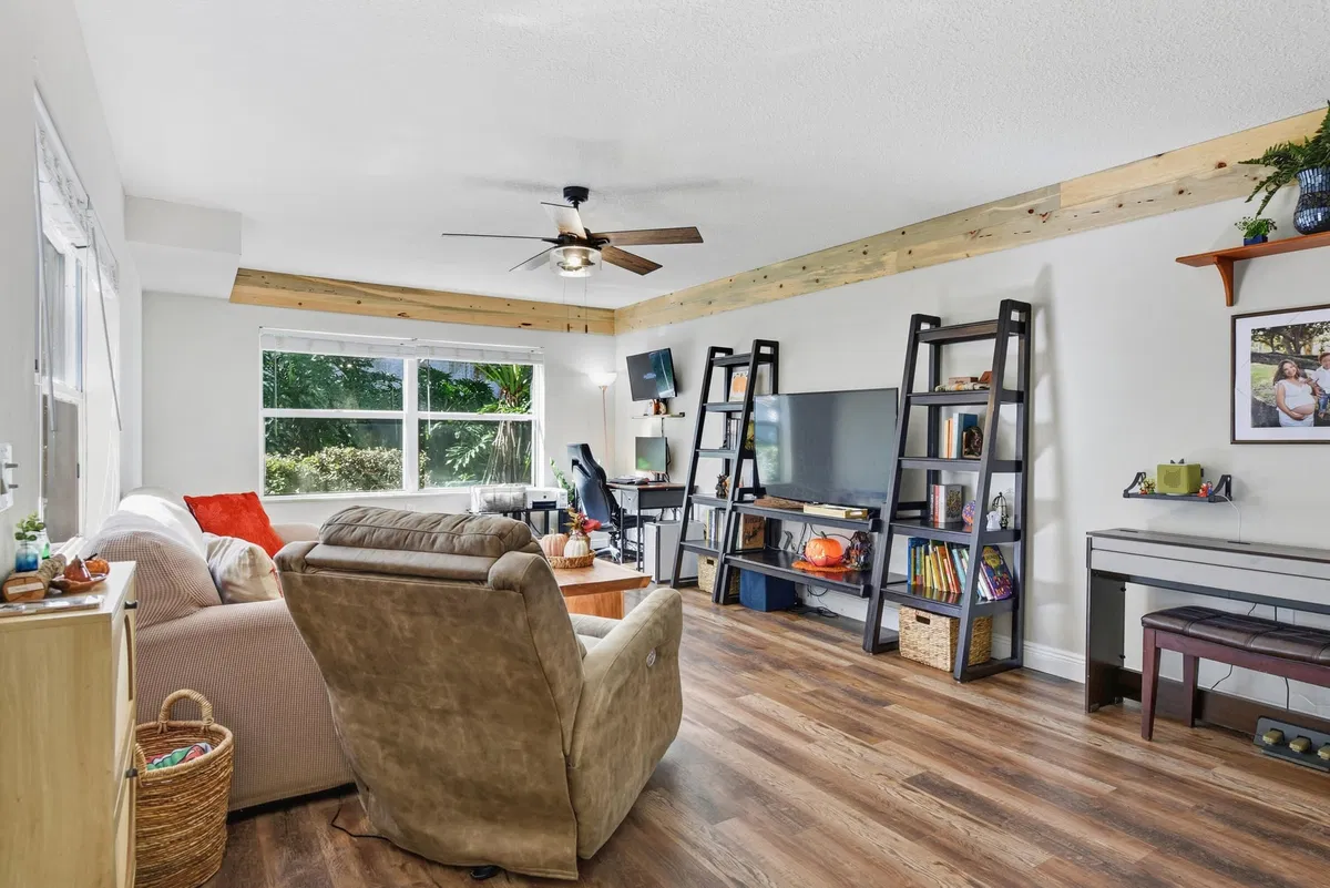  Residence photo 13