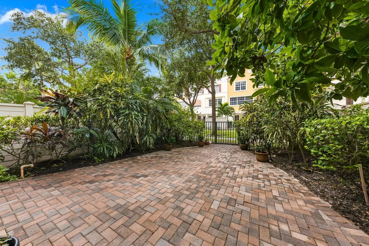  Residence photo 46