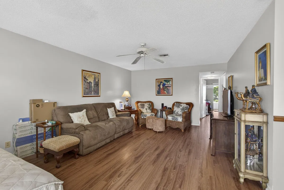 Residence photo 4