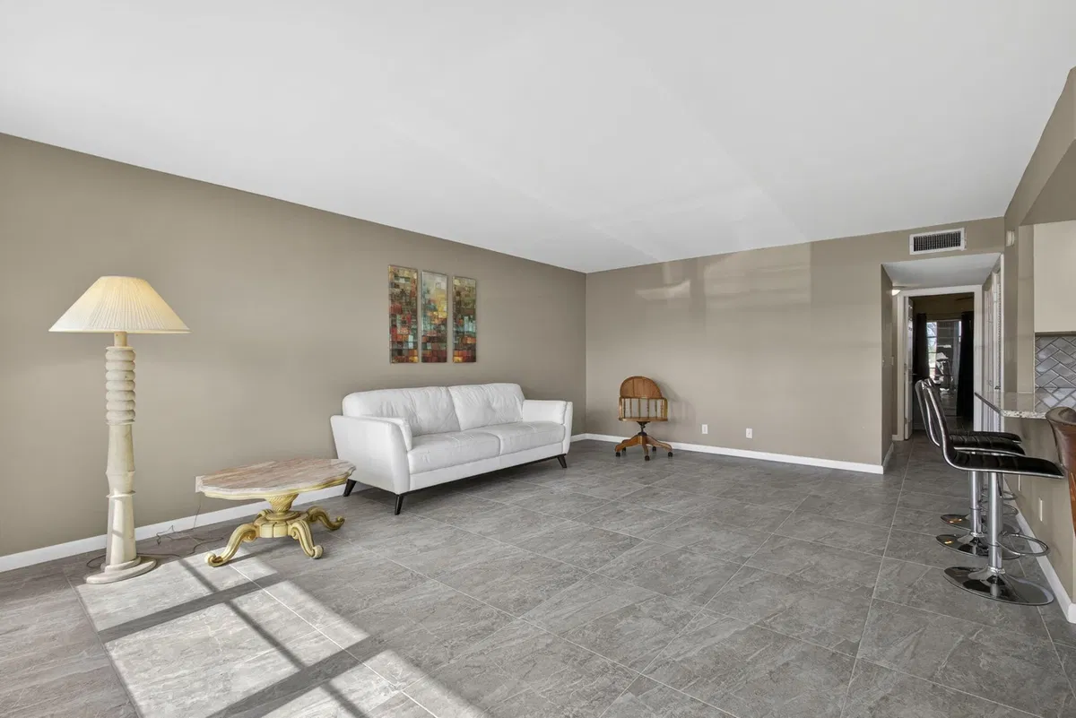  Residence photo 7