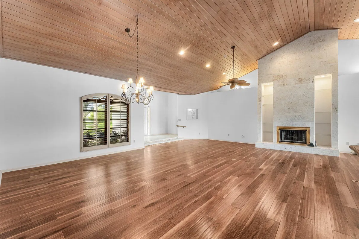 Heritage Oaks Residence photo 22