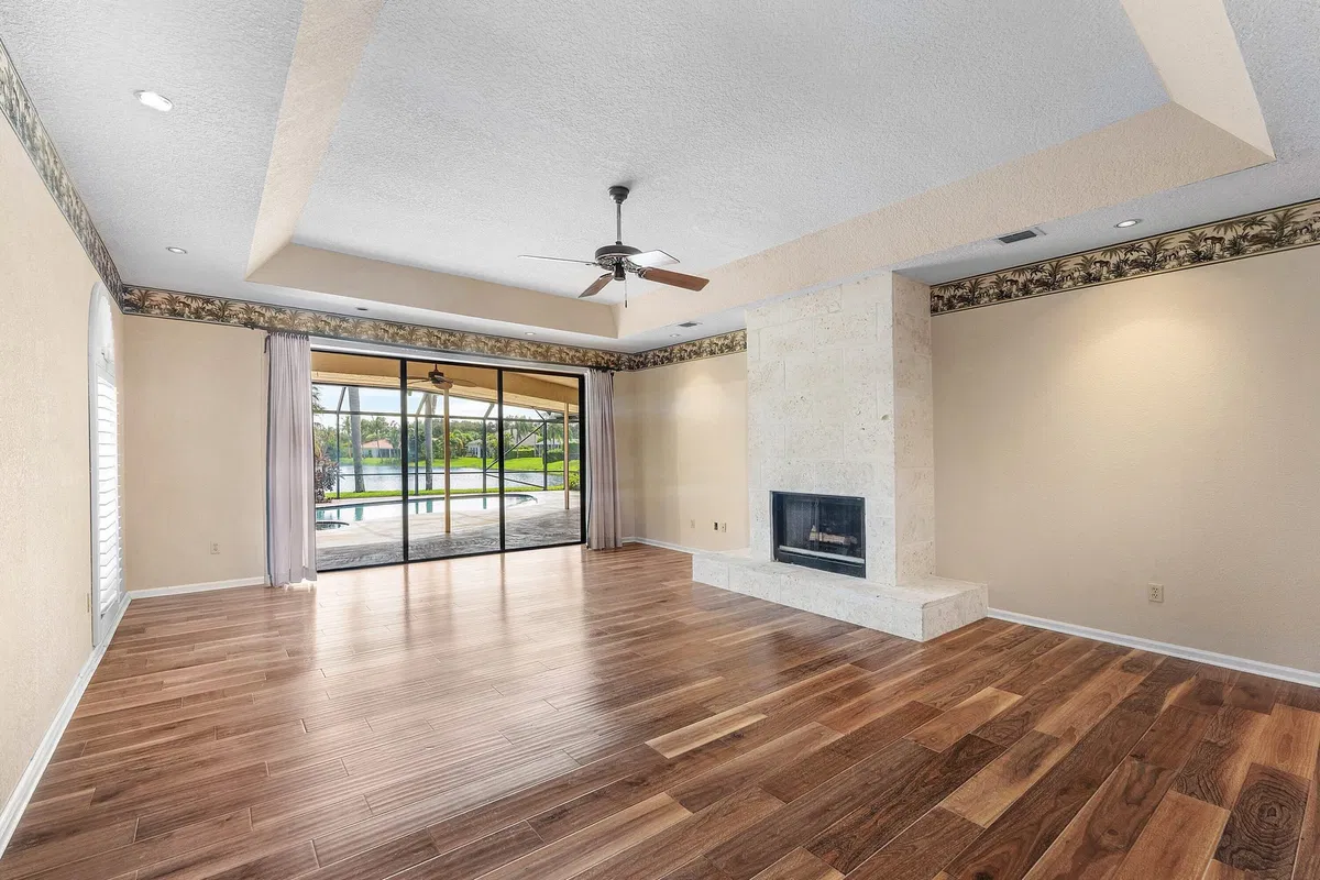 Heritage Oaks Residence photo 31