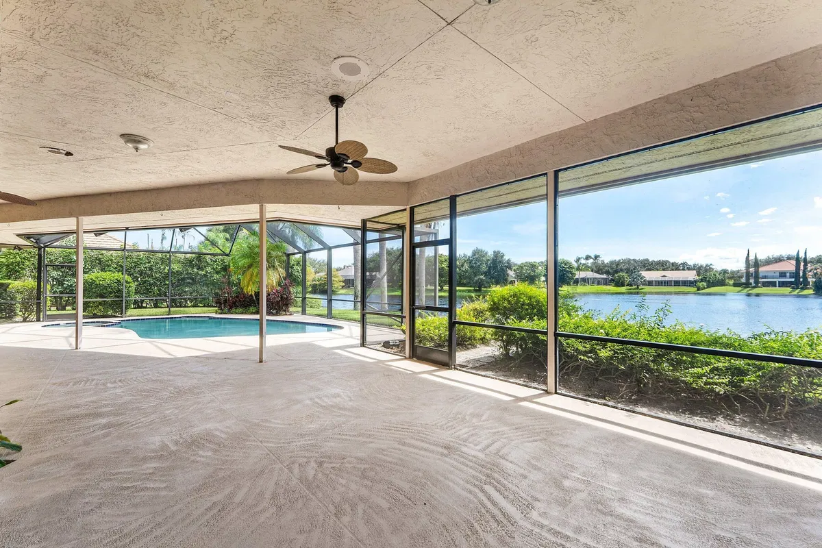 Heritage Oaks Residence photo 46