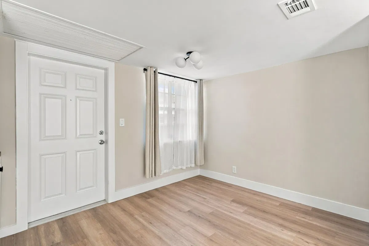 Unit 316 photo 7