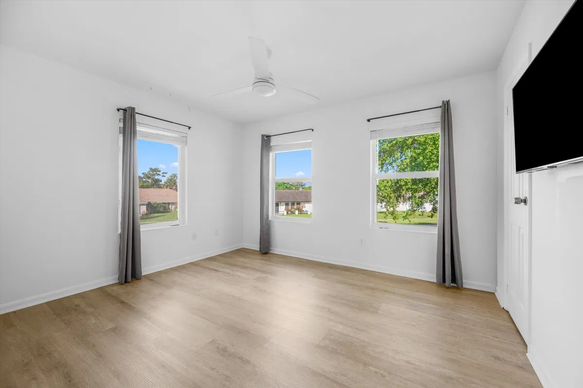 Residence photo 16