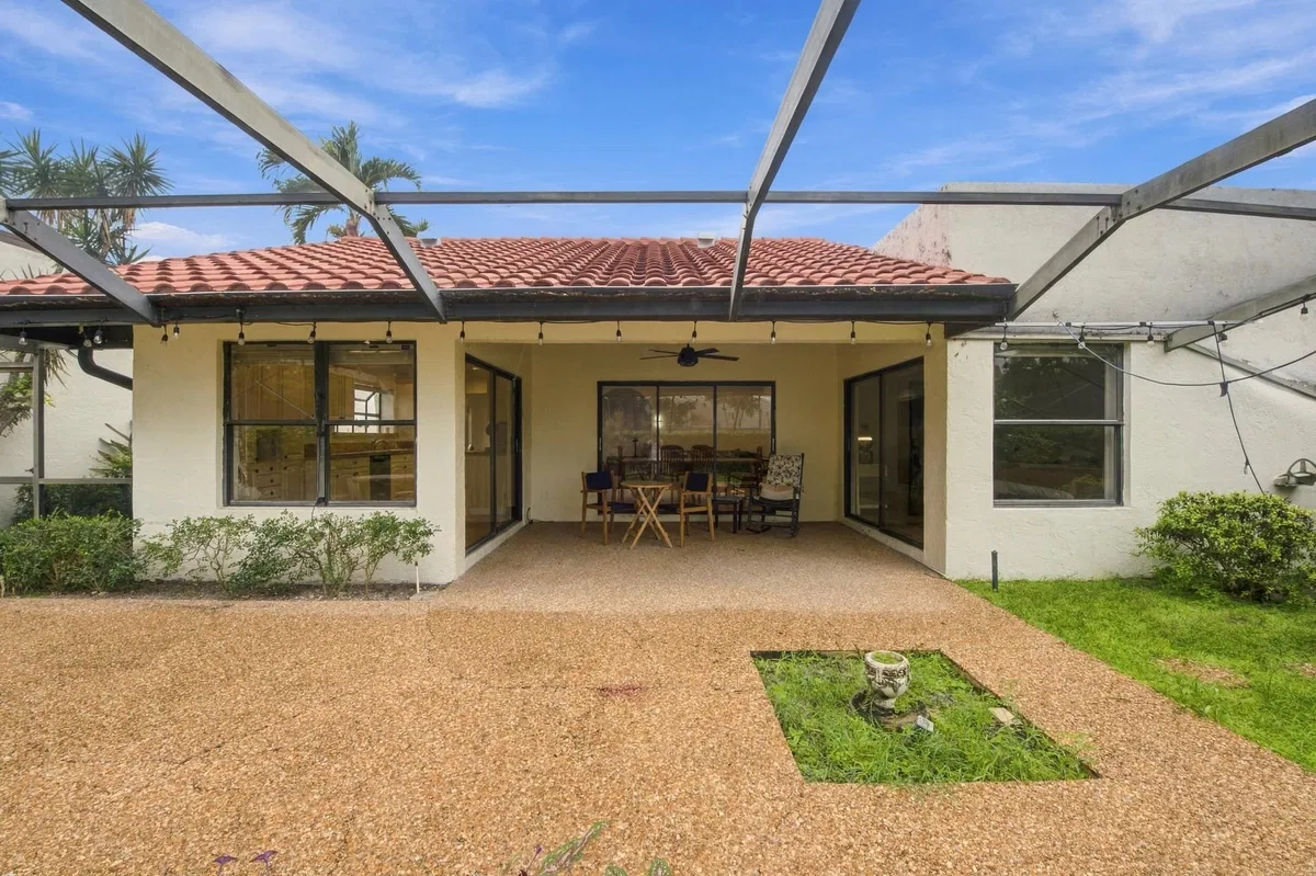  Residence photo 16