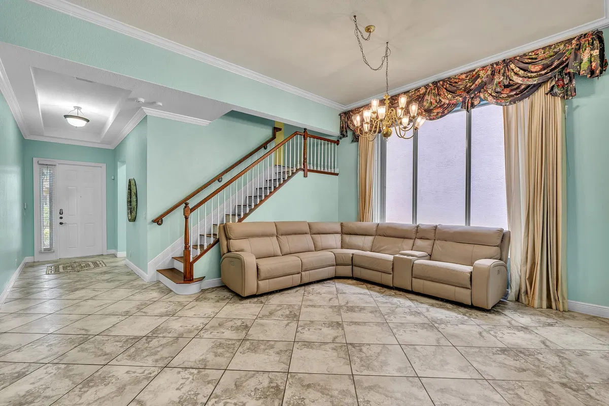 Residence photo 16