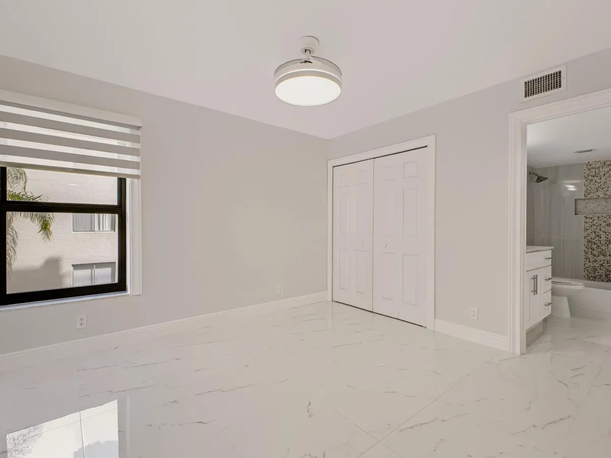 Unit 301 photo 16