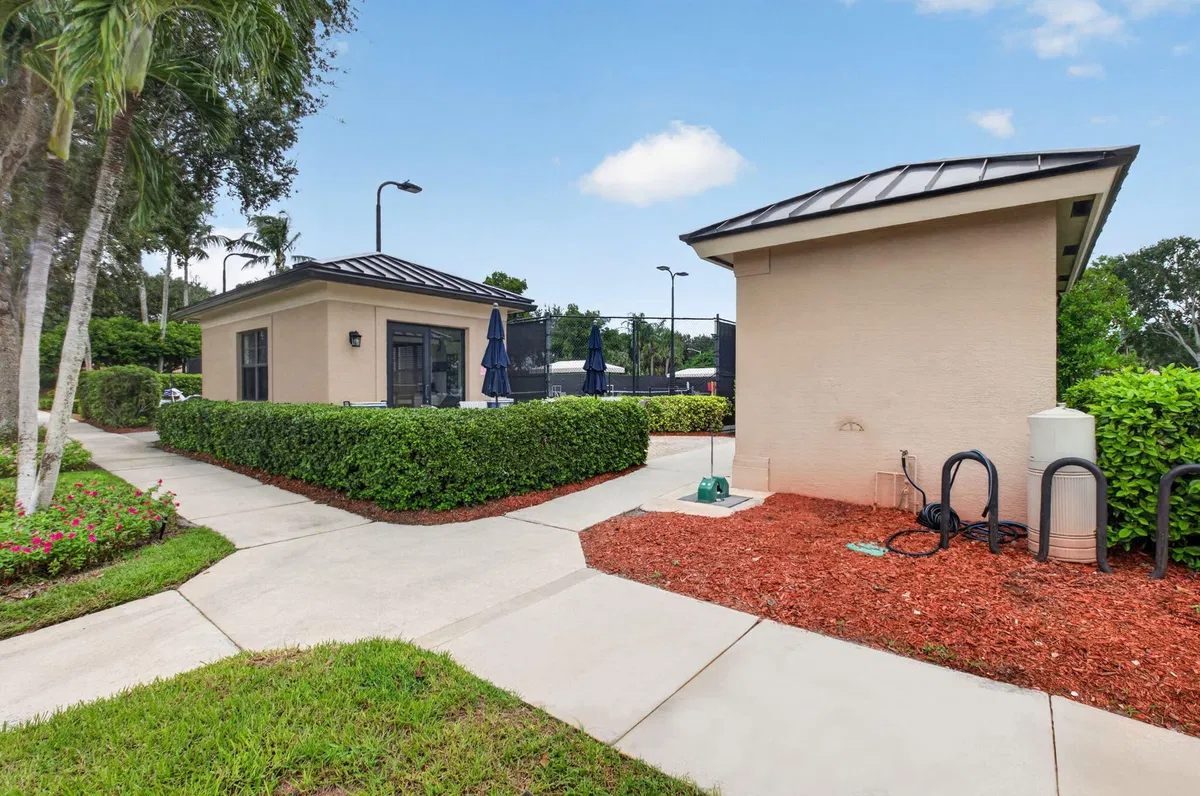 Residence photo 73