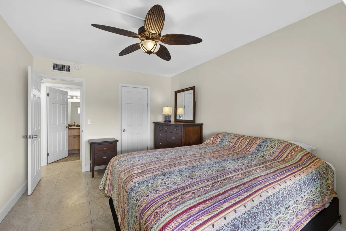 Residence photo 16