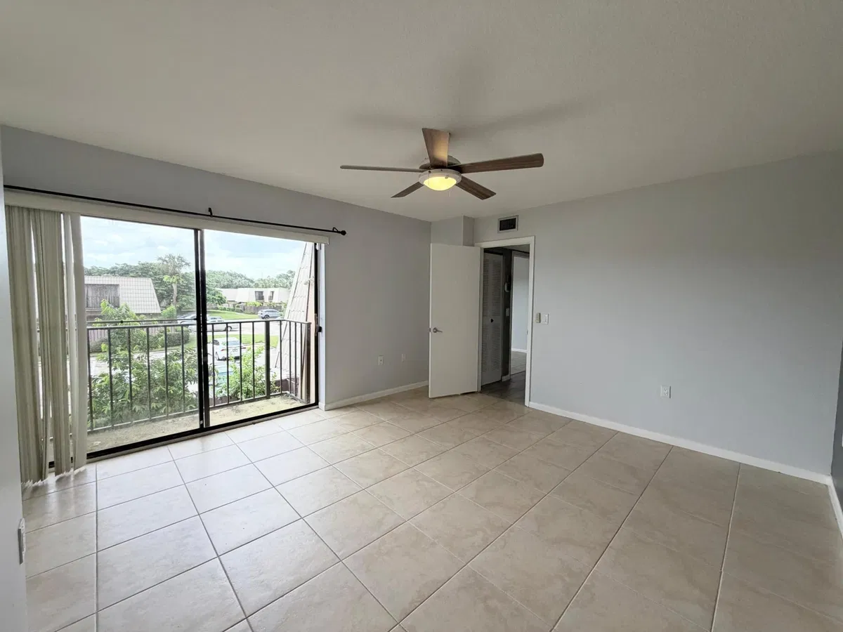 Residence photo 22