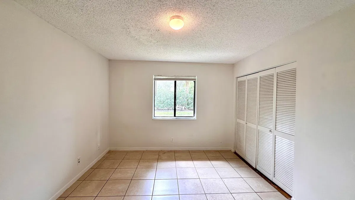  Unit C photo 16