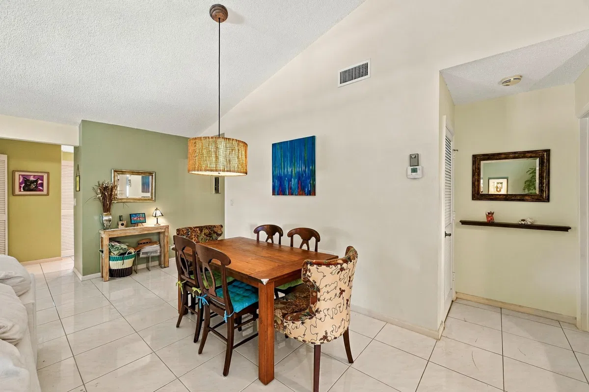 Unit 404 photo 13