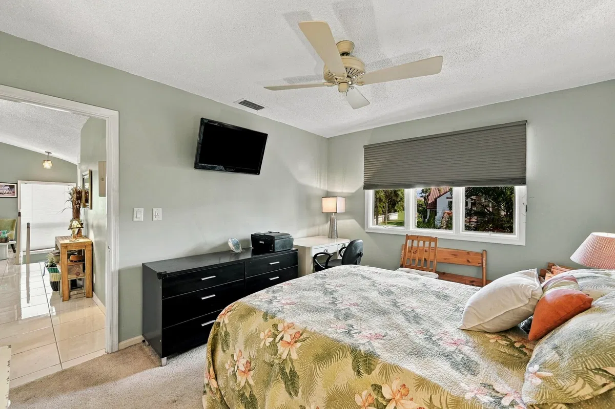 Unit 404 photo 31