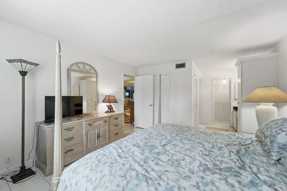 Residence photo 22