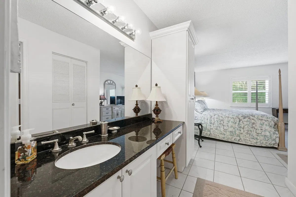 Residence photo 25