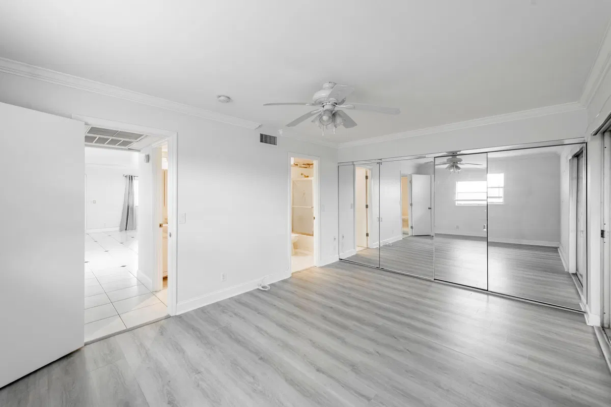 Residence photo 16