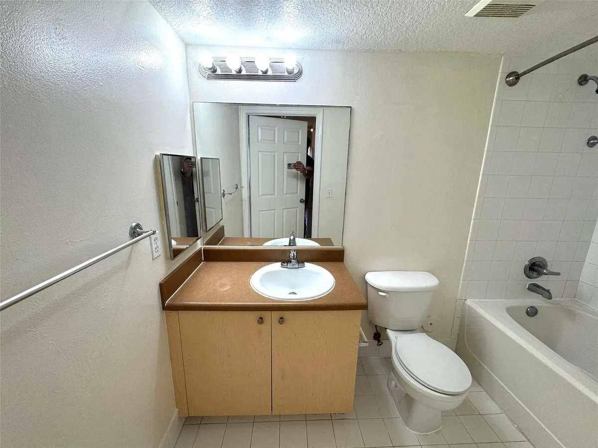 Unit 101 photo 13