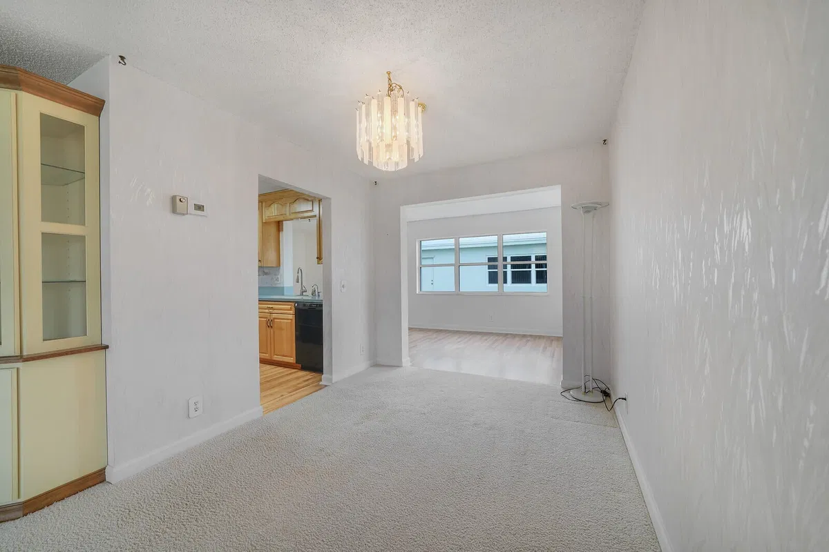 Residence photo 16