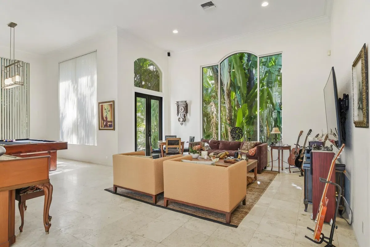 Seasons Residence photo 25