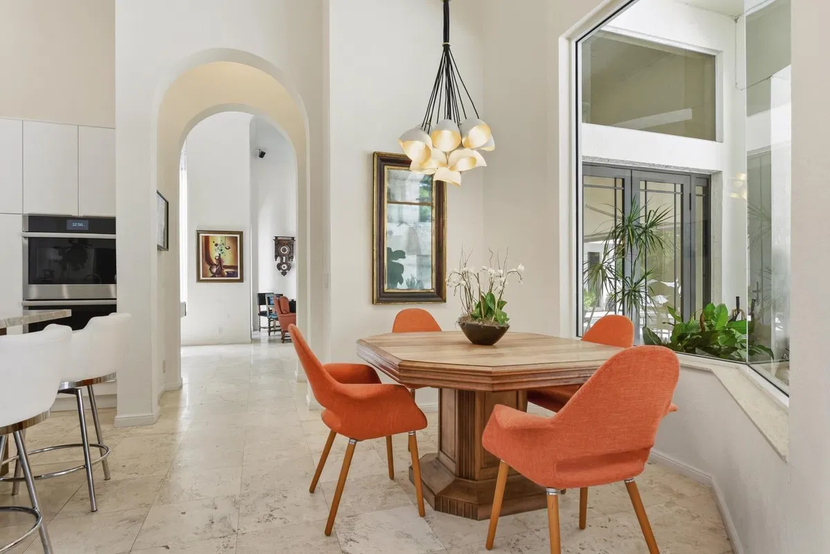 Seasons Residence photo 34
