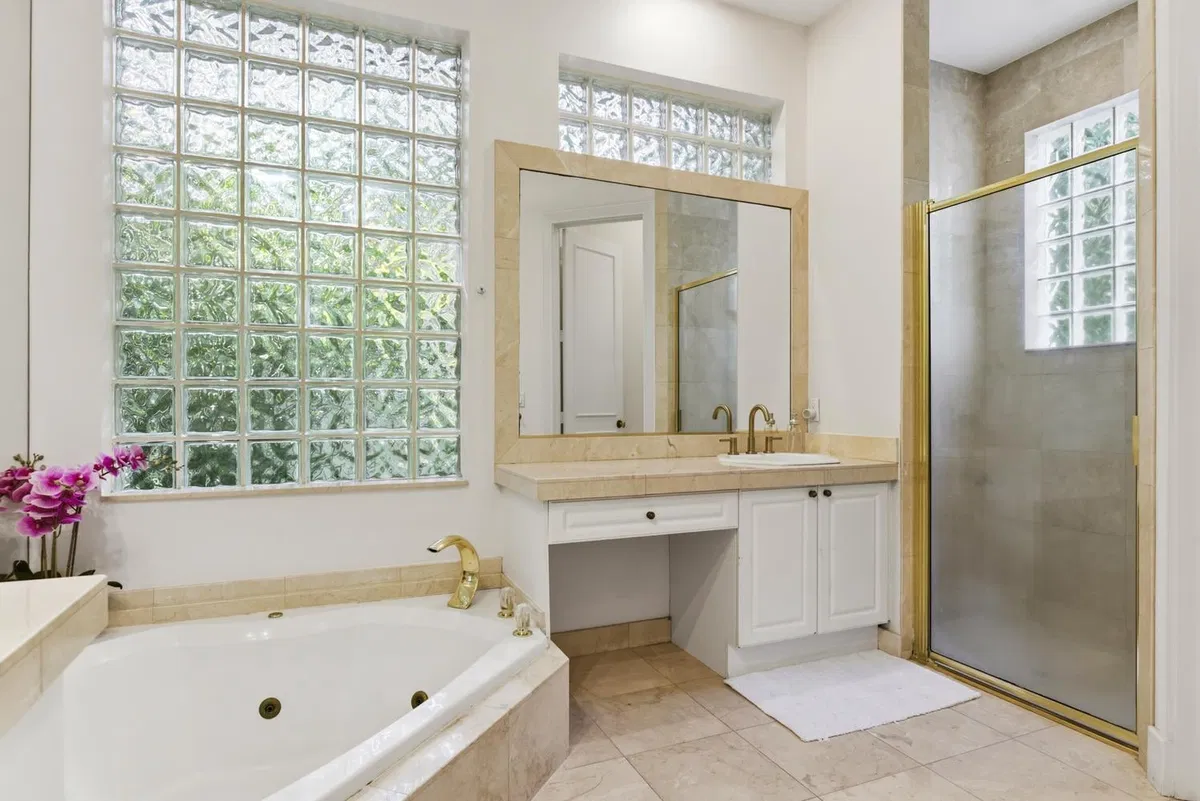 Seasons Residence photo 40