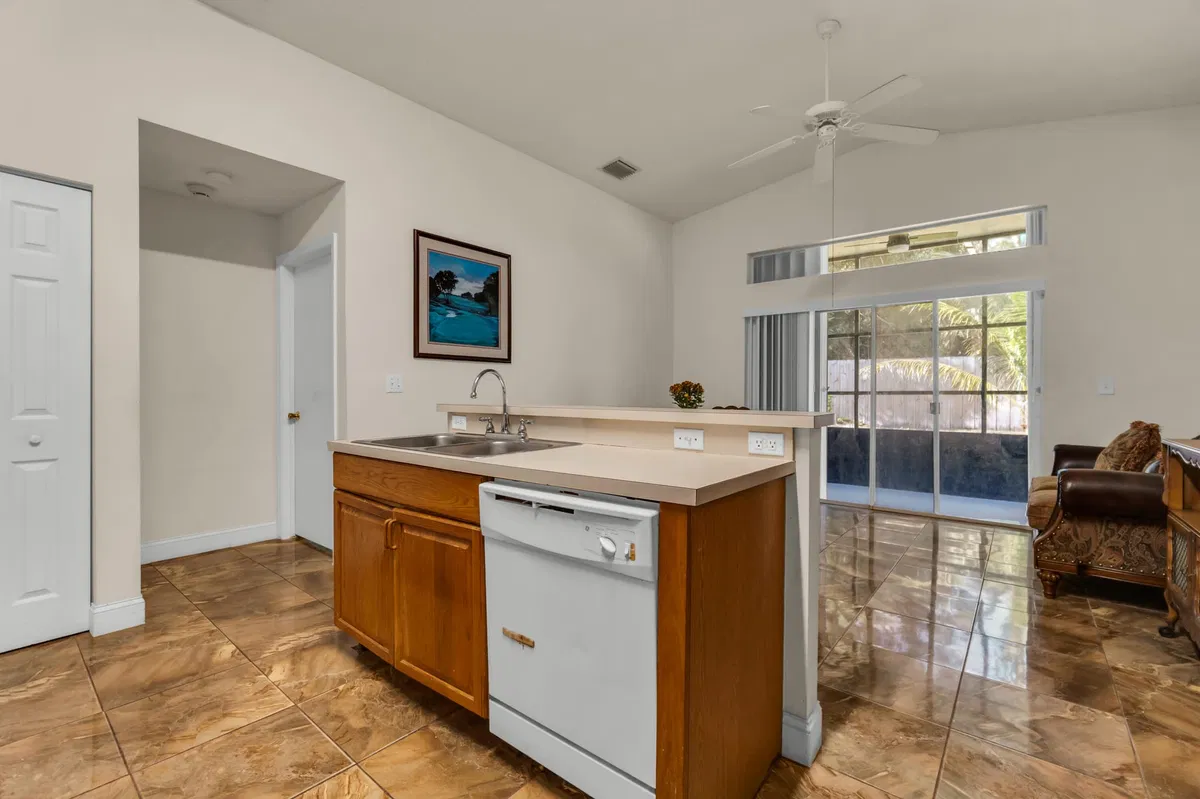Residence photo 19