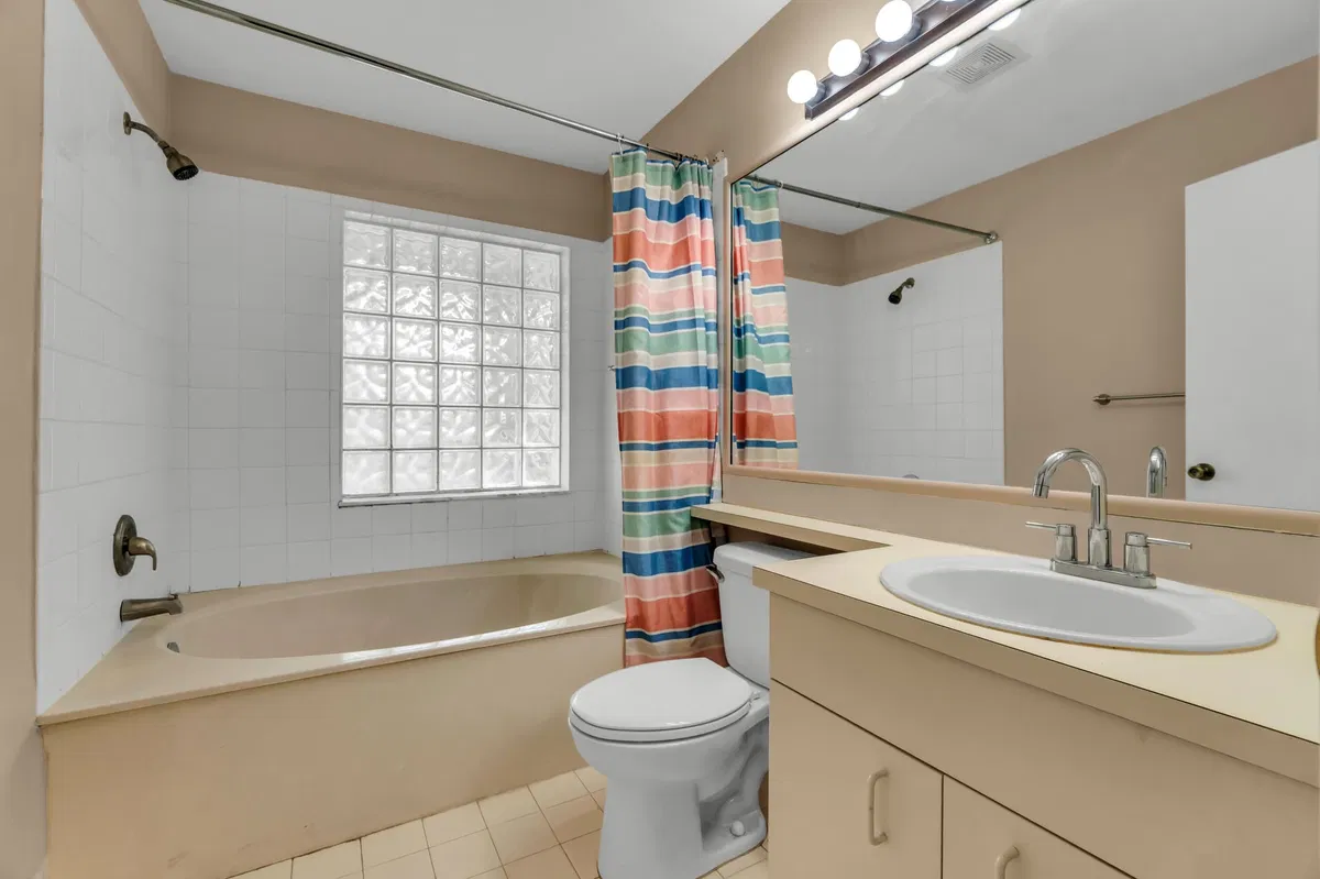 Residence photo 25