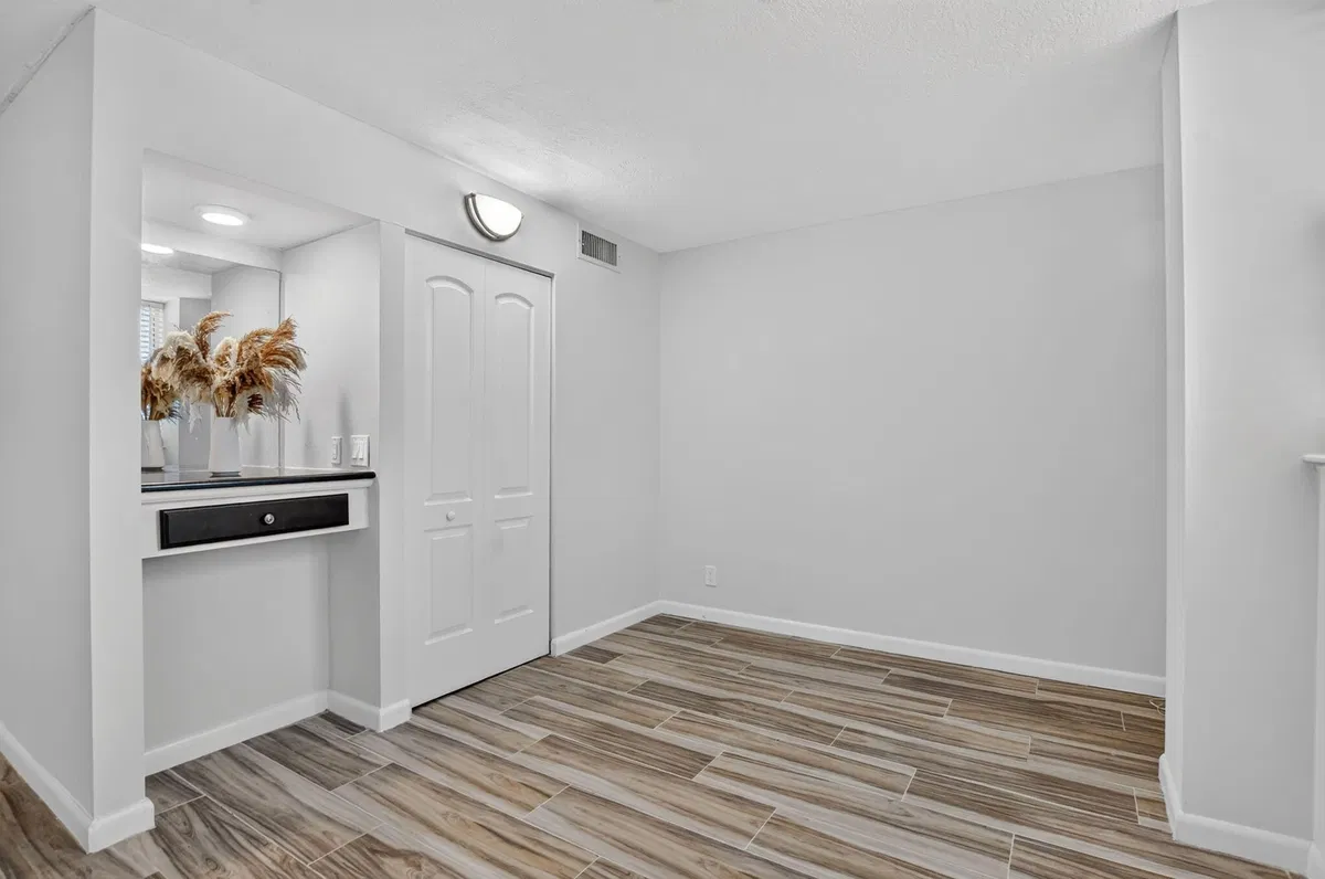 Unit 210 photo 16