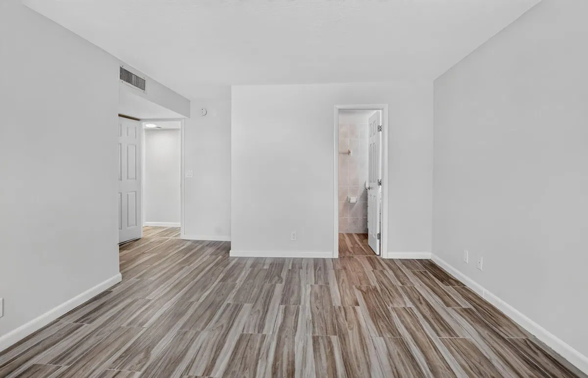Unit 210 photo 19