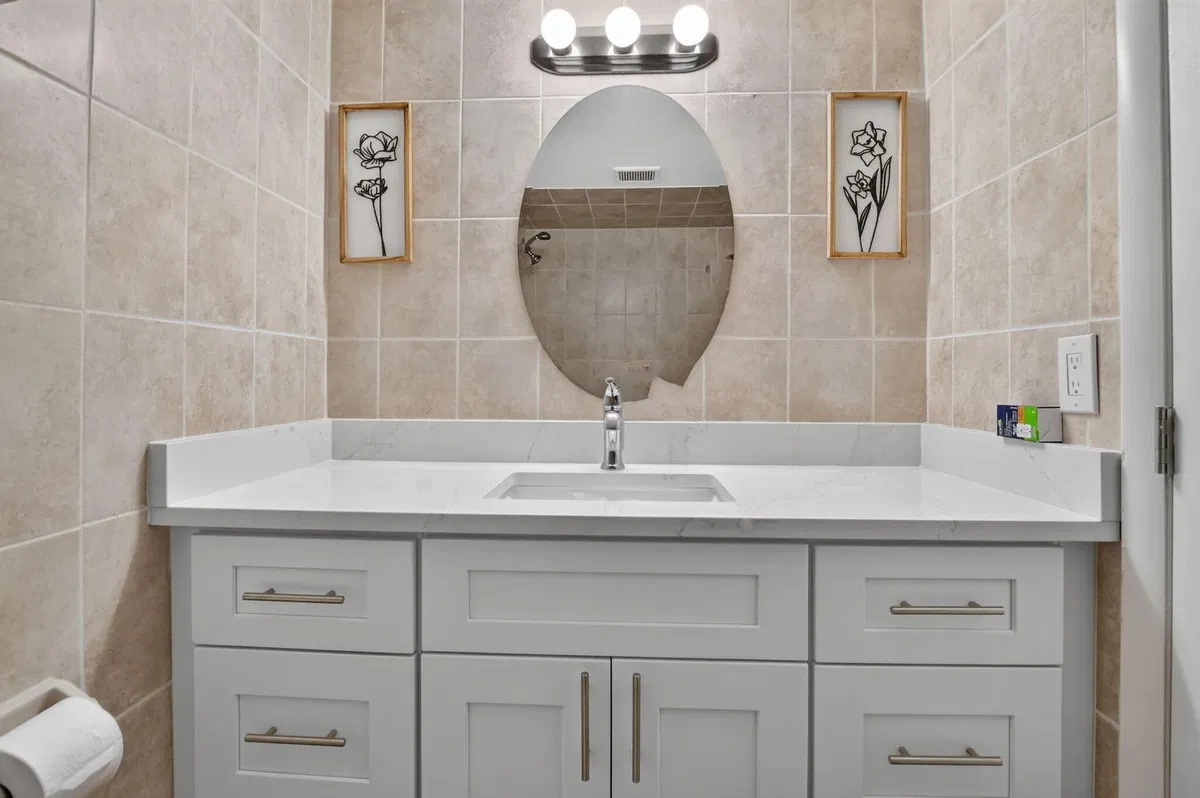 Unit 210 photo 22