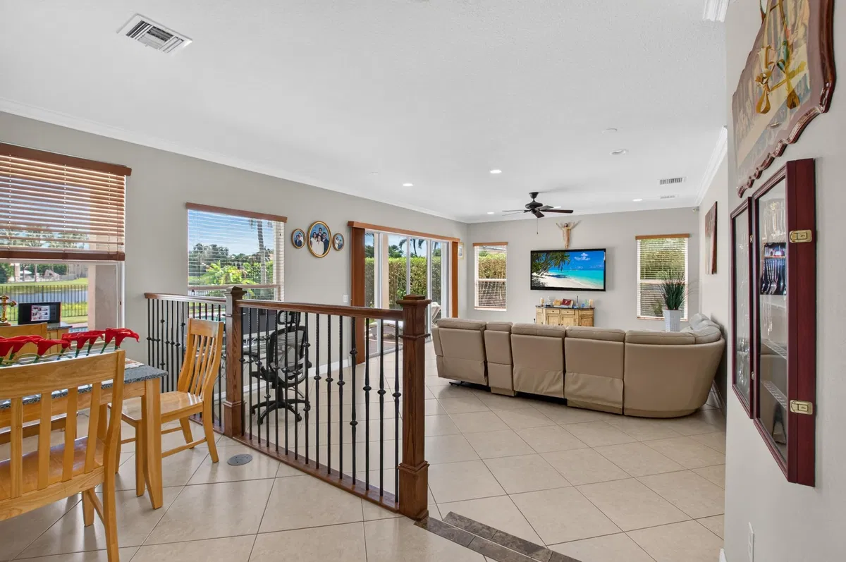  Residence photo 25