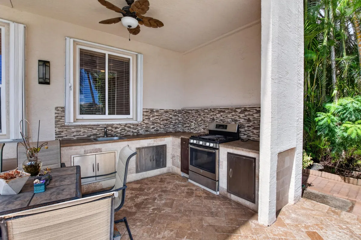  Residence photo 76