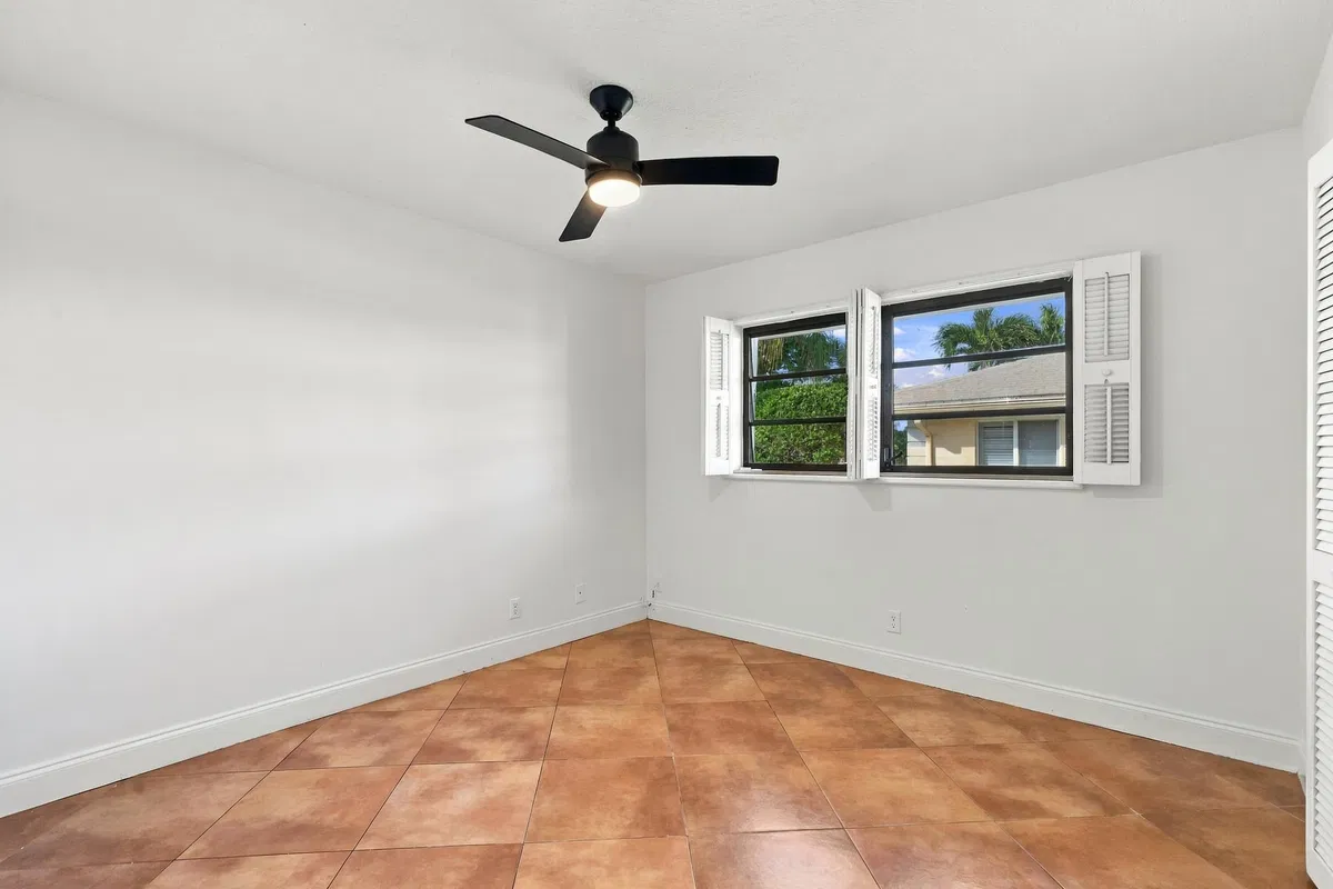 Residence photo 16