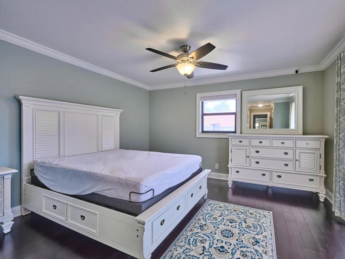 Unit 112 photo 37