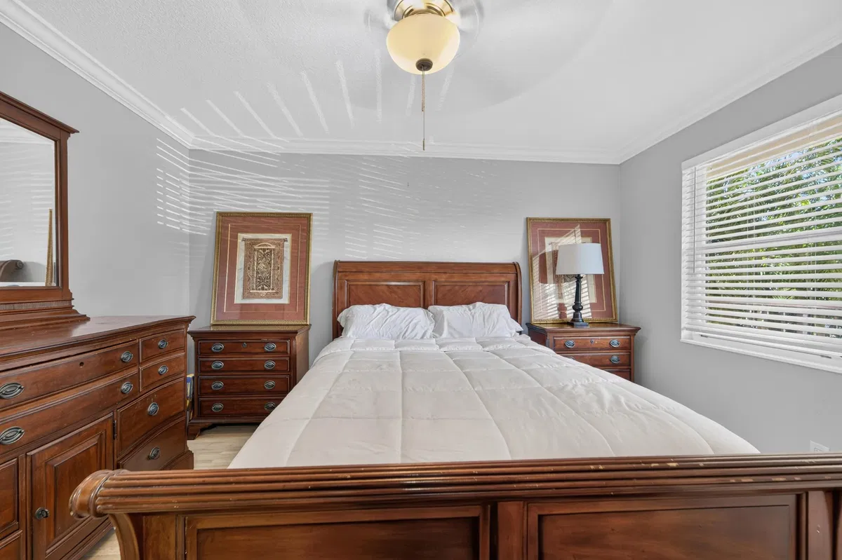 Unit 202 photo 16