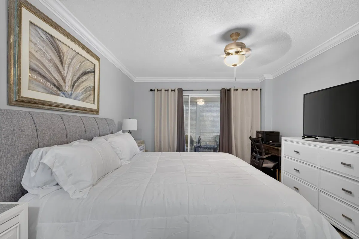 Unit 202 photo 22