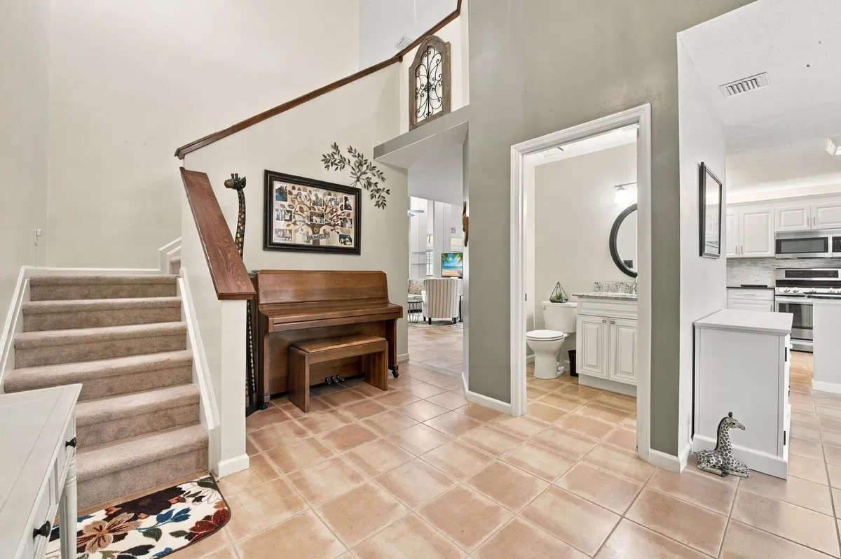 Unit 186 photo 4