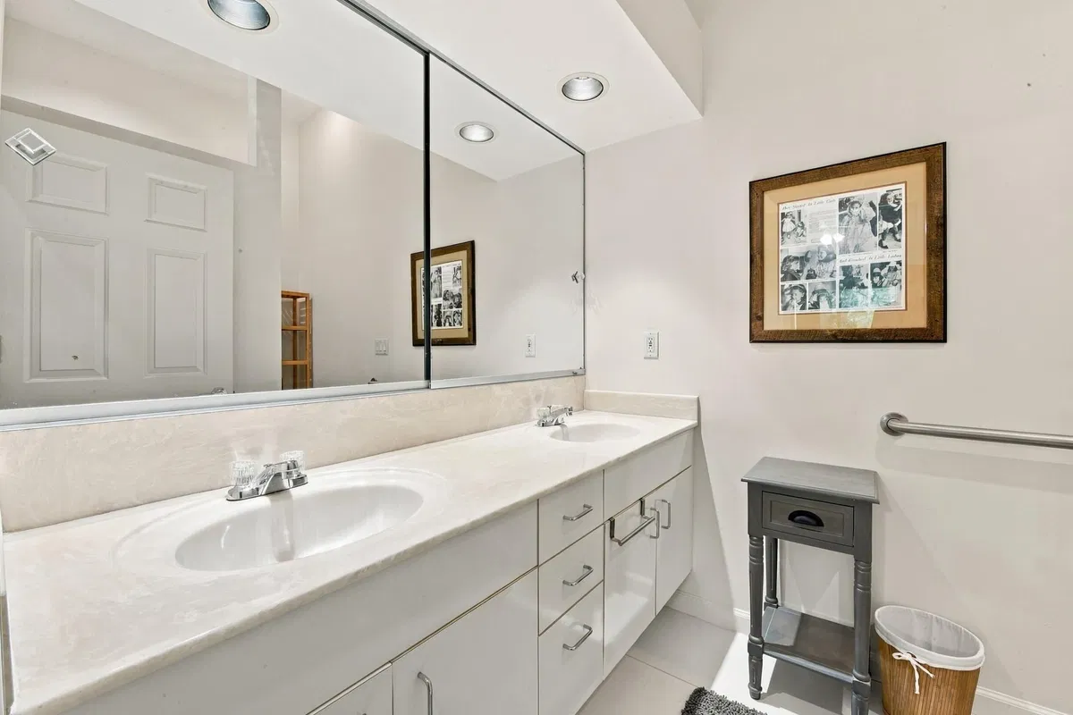 Unit 186 photo 16