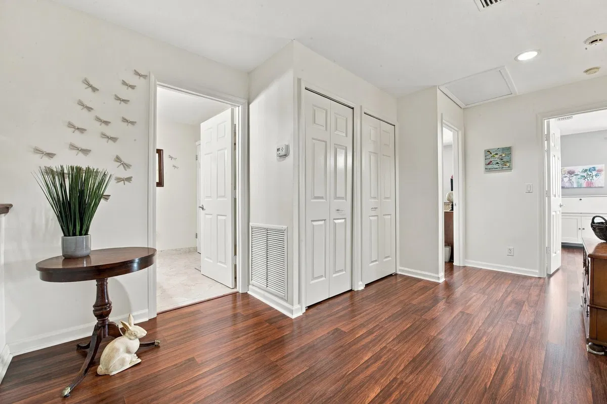 Unit 186 photo 22