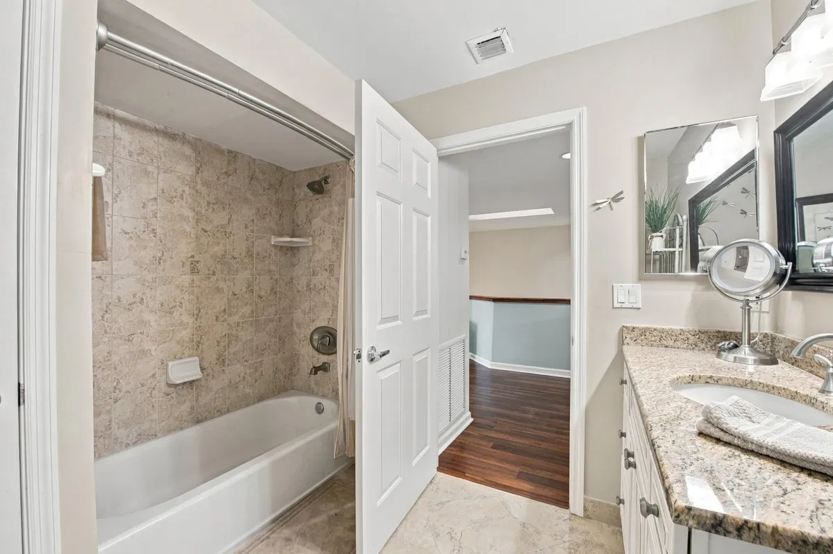 Unit 186 photo 28