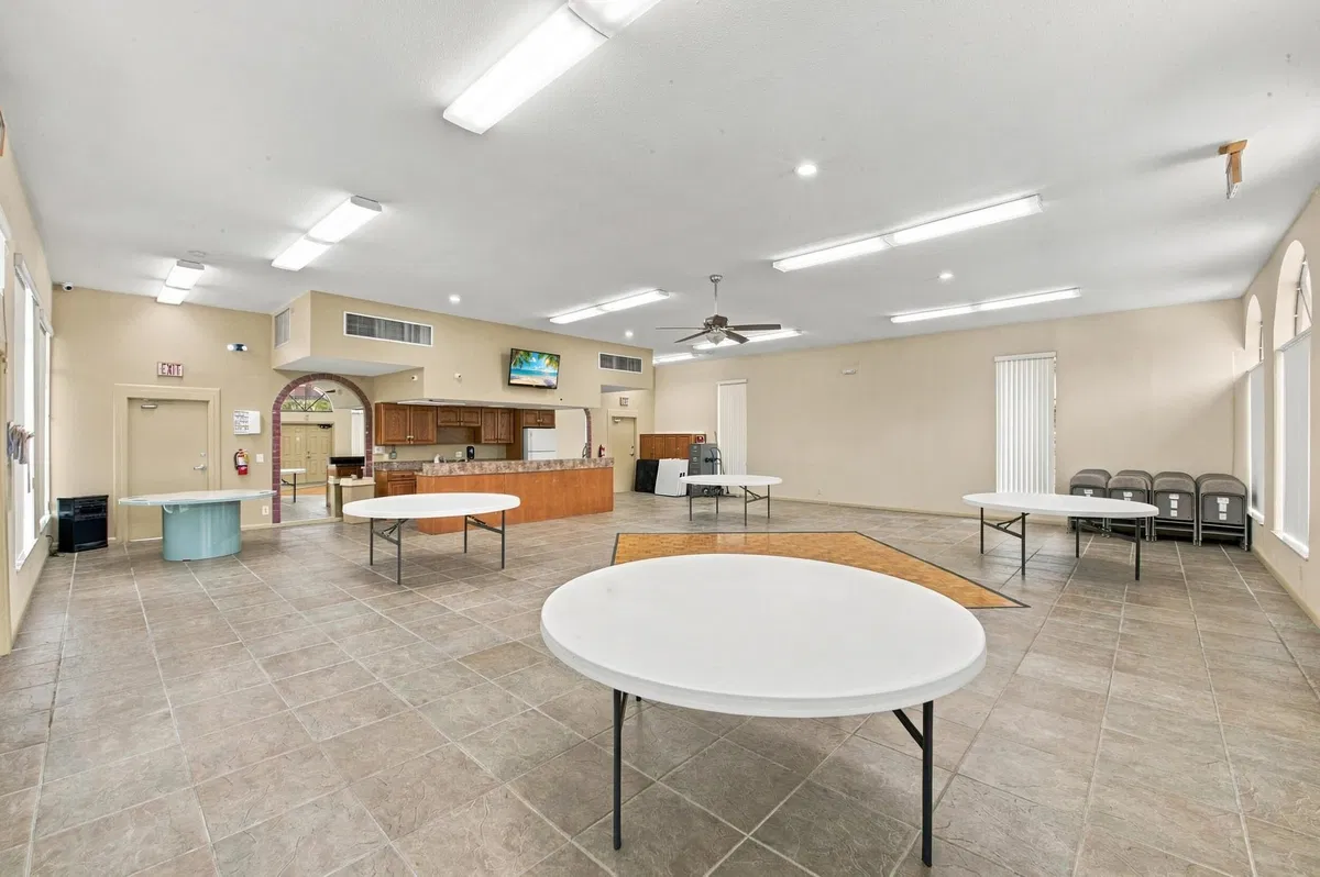 Unit 186 photo 43