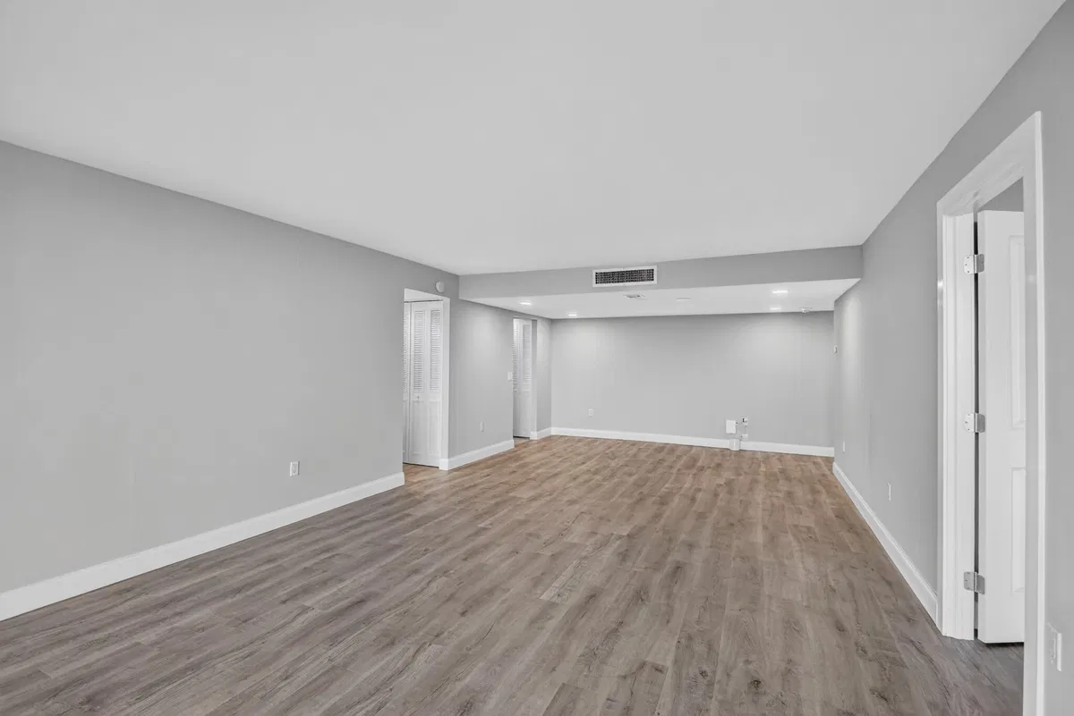 Unit 306 photo 13